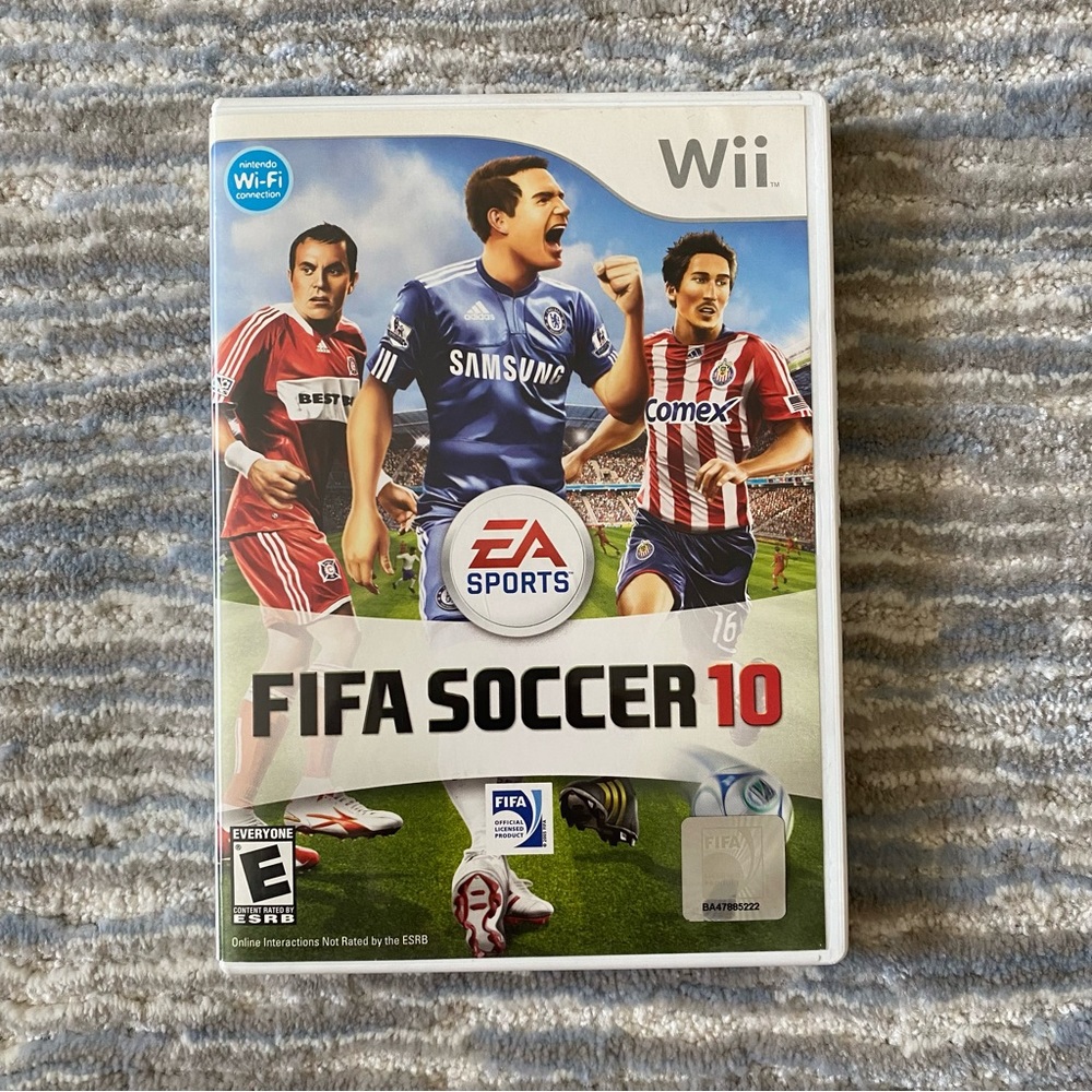 Wii FIFA Soccer 10 game, like new, no scratches on cd
